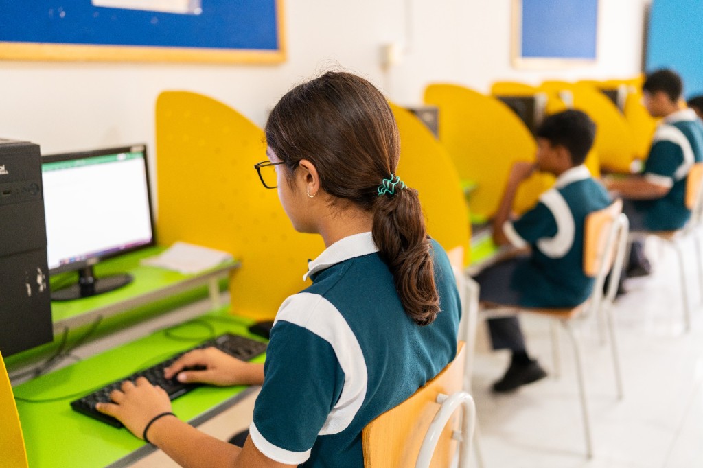 Student working in the computer lab