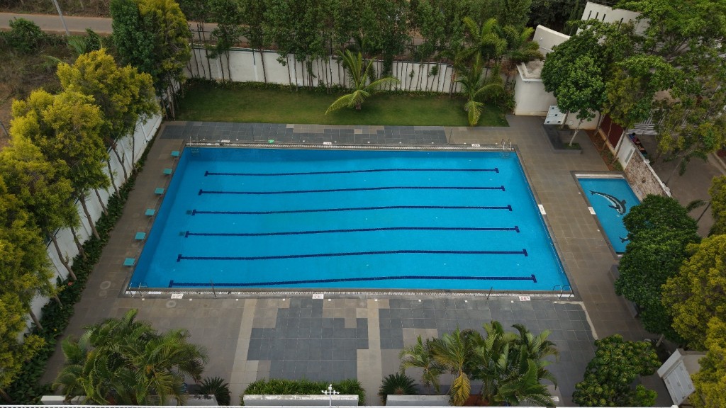 Swimming pool