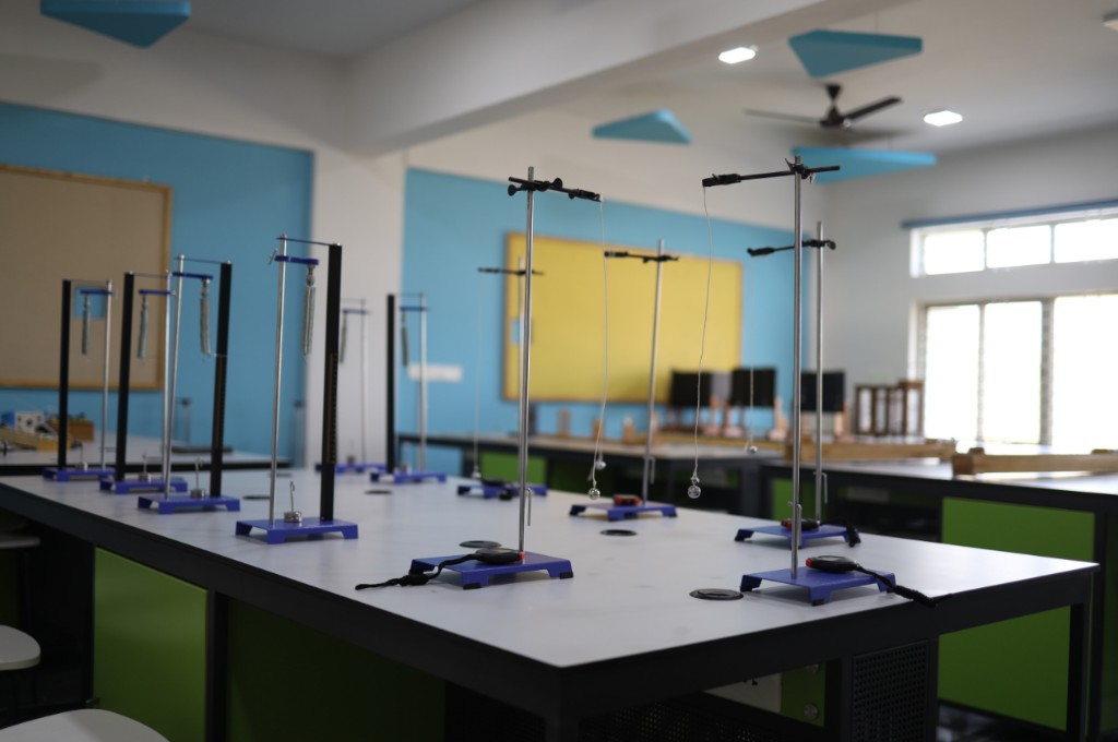 Physics laboratory at TACS
